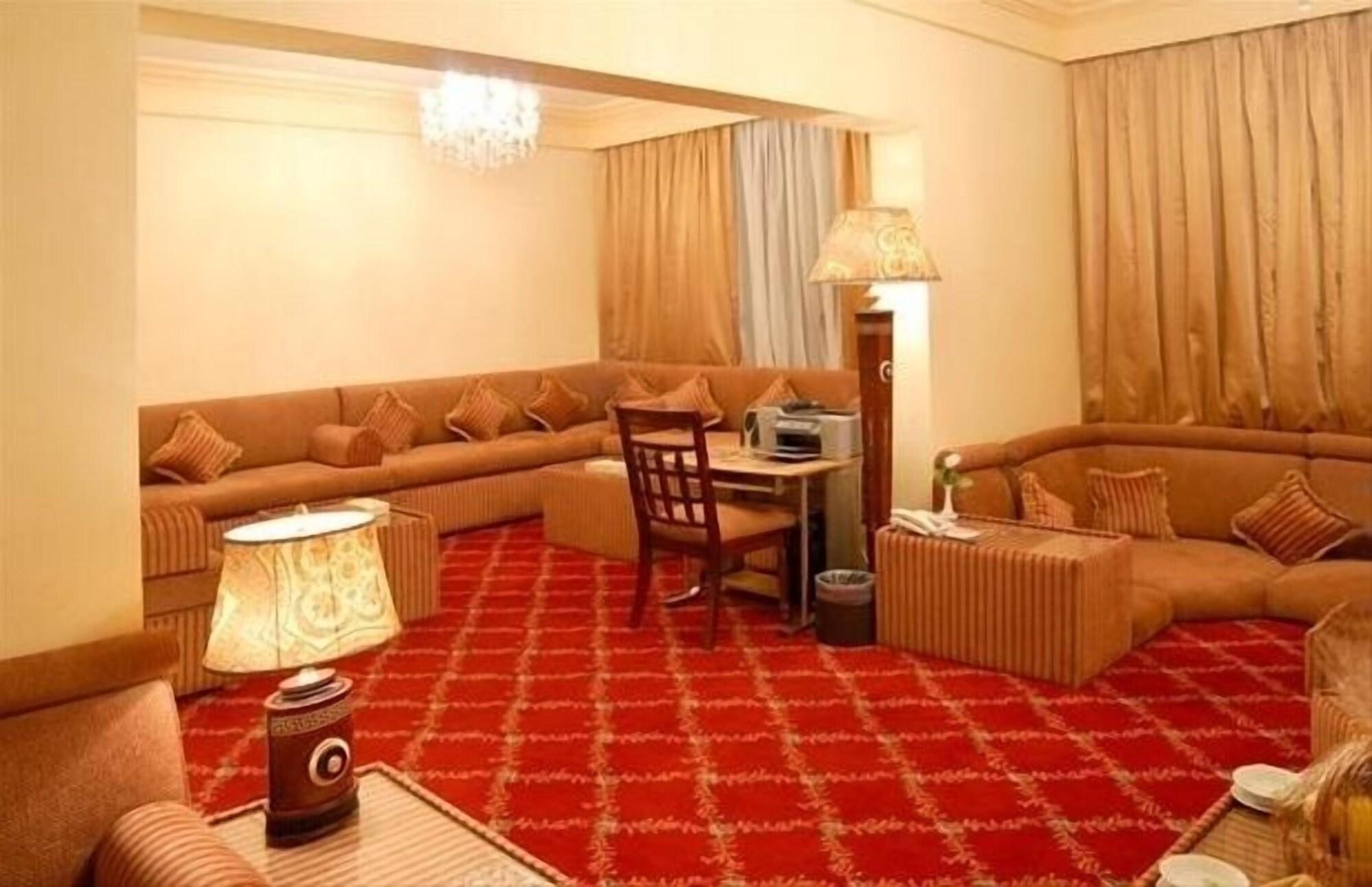 Dar Aleiman Al Haram Hotel Medina Luaran gambar A living room in a suite at the Taj Mahal Palace, Mumbai