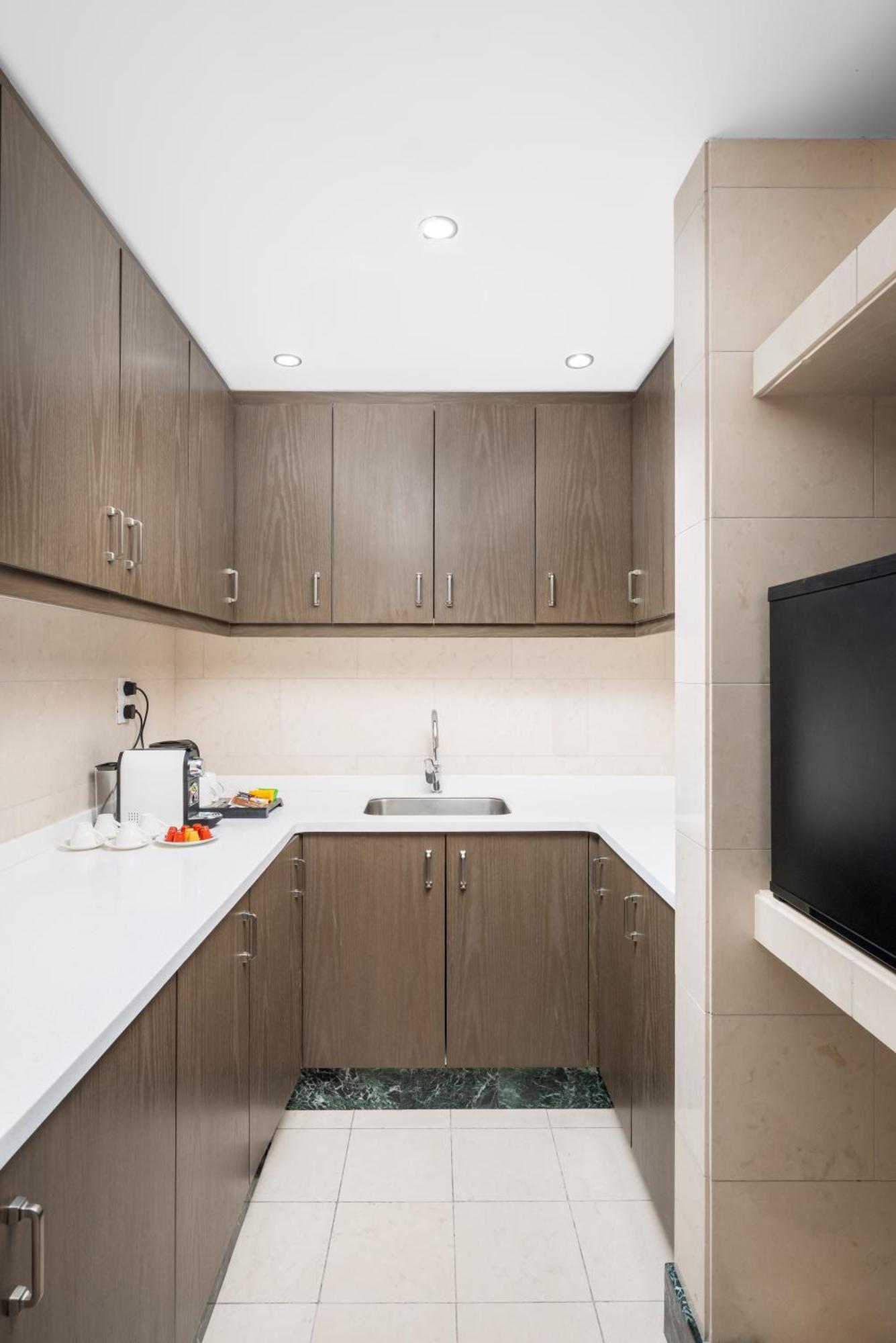 Dar Aleiman Al Haram Hotel Medina Luaran gambar A kitchen in a typical apartment