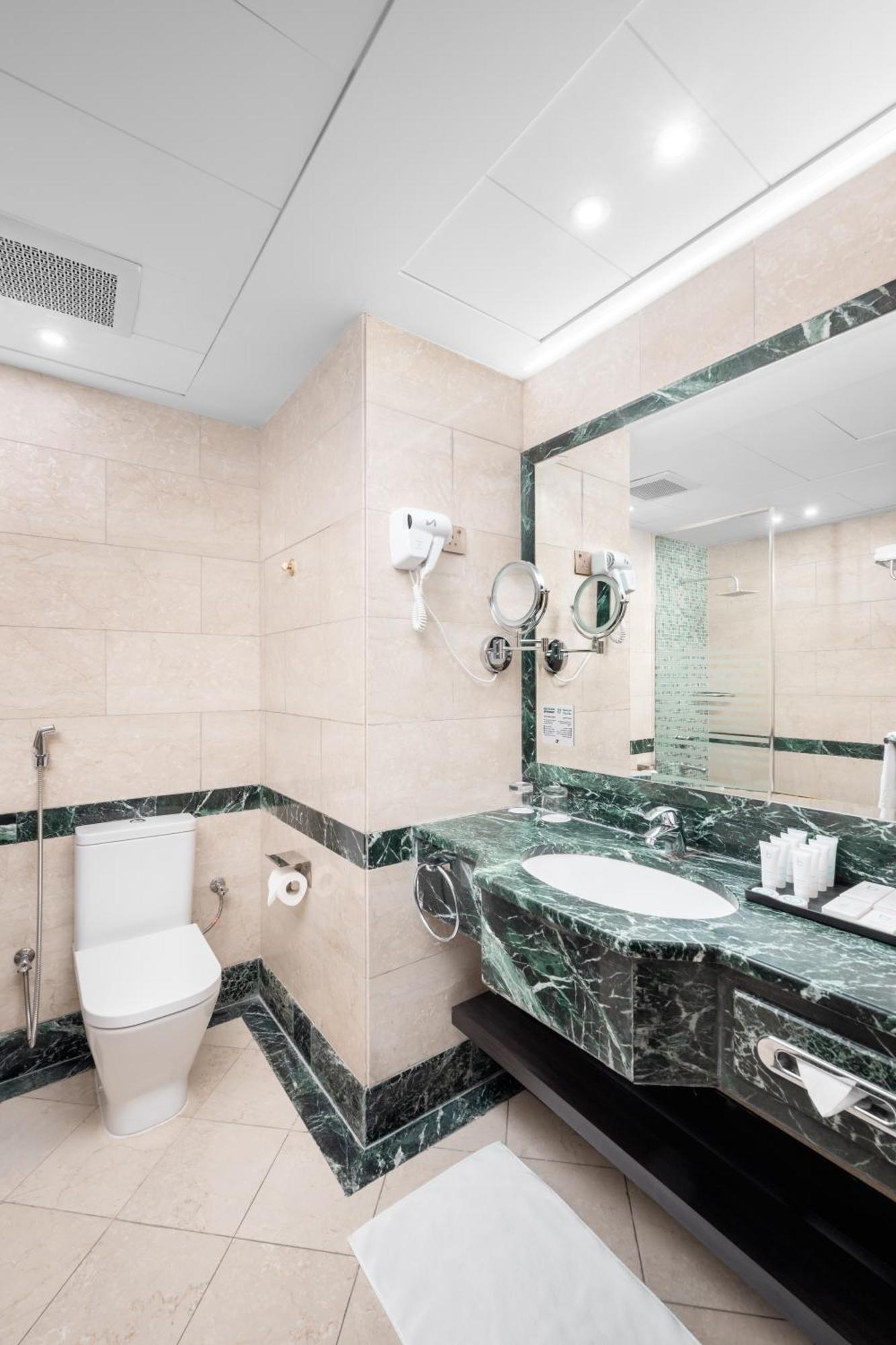 Dar Aleiman Al Haram Hotel Medina Luaran gambar Bathroom