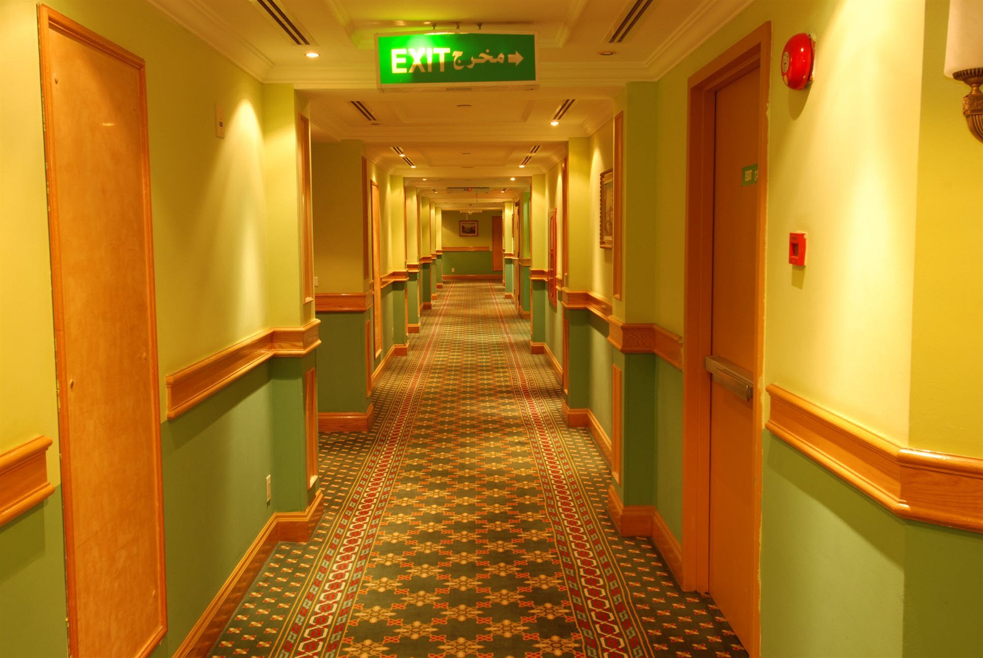Dar Aleiman Al Haram Hotel Medina Luaran gambar A typical hotel corridor