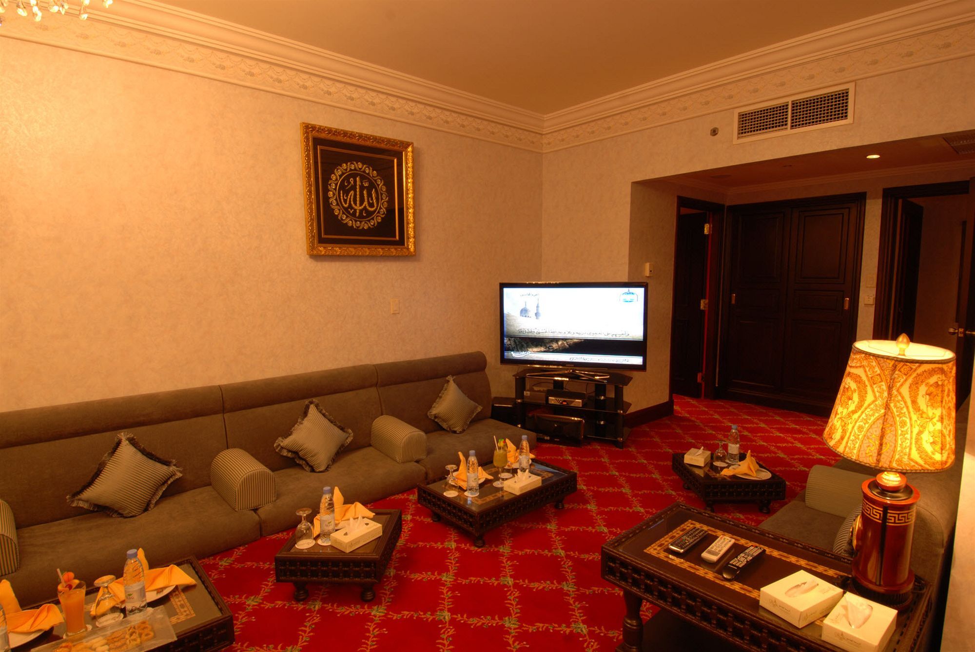 Dar Aleiman Al Haram Hotel Medina Luaran gambar A suite at the Grand Hyatt Hotel, Amman, Jordan
