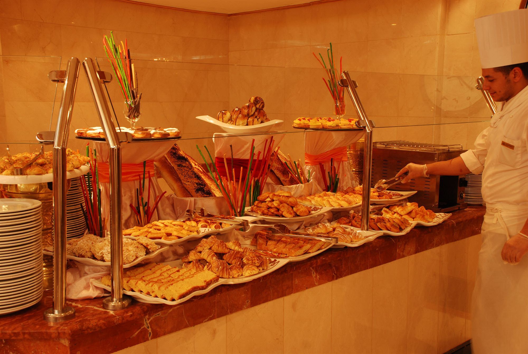 Dar Aleiman Al Haram Hotel Medina Luaran gambar A buffet at a hotel